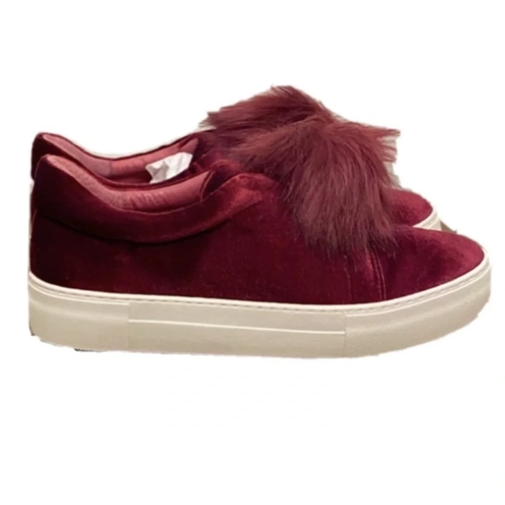 J / SLIDES NEW Aurora-V Sneaker Velvet Pom Pom Maroon Deep Red Cute Casual
